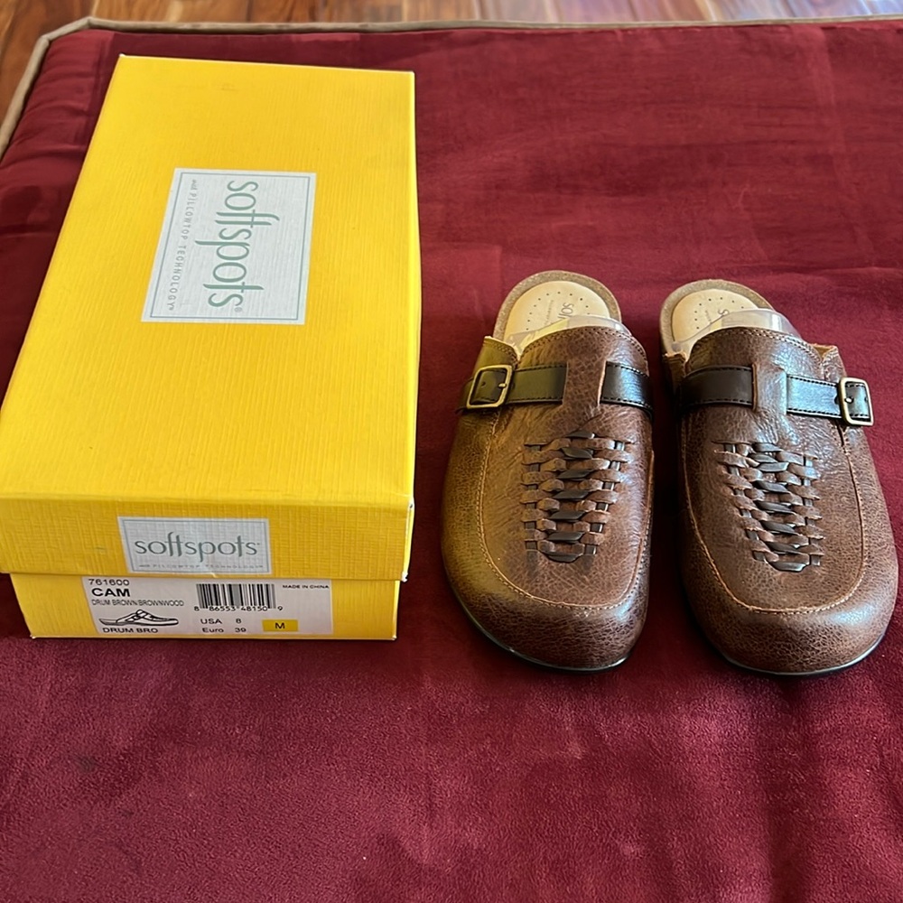 NWT soft spots brown leather mules with pillowtop technology (size 8)